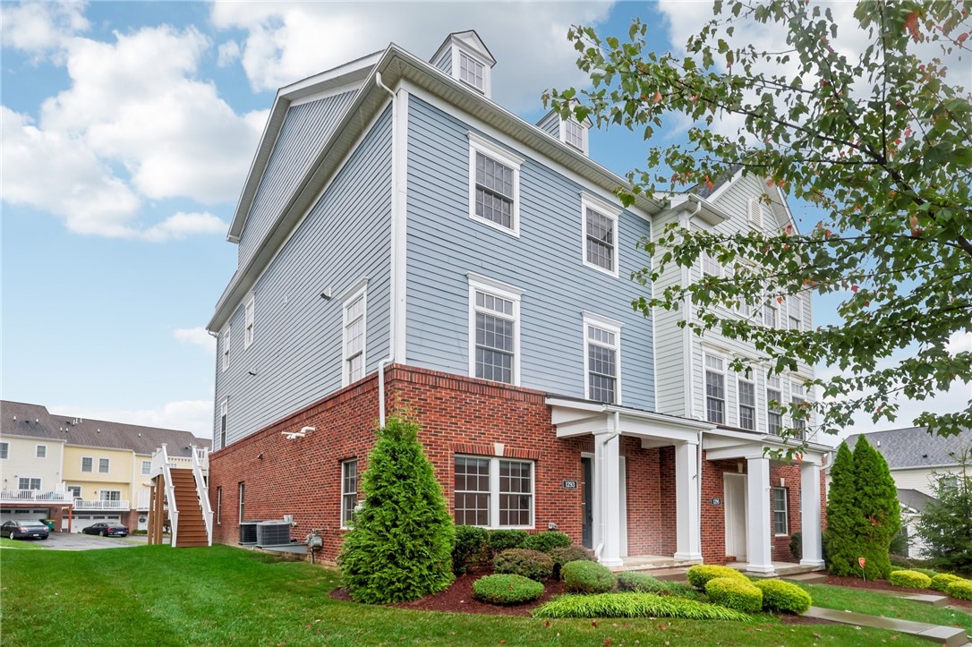 1293 Newbury Highland