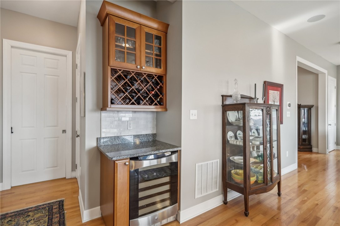 1282 Newbury Highland