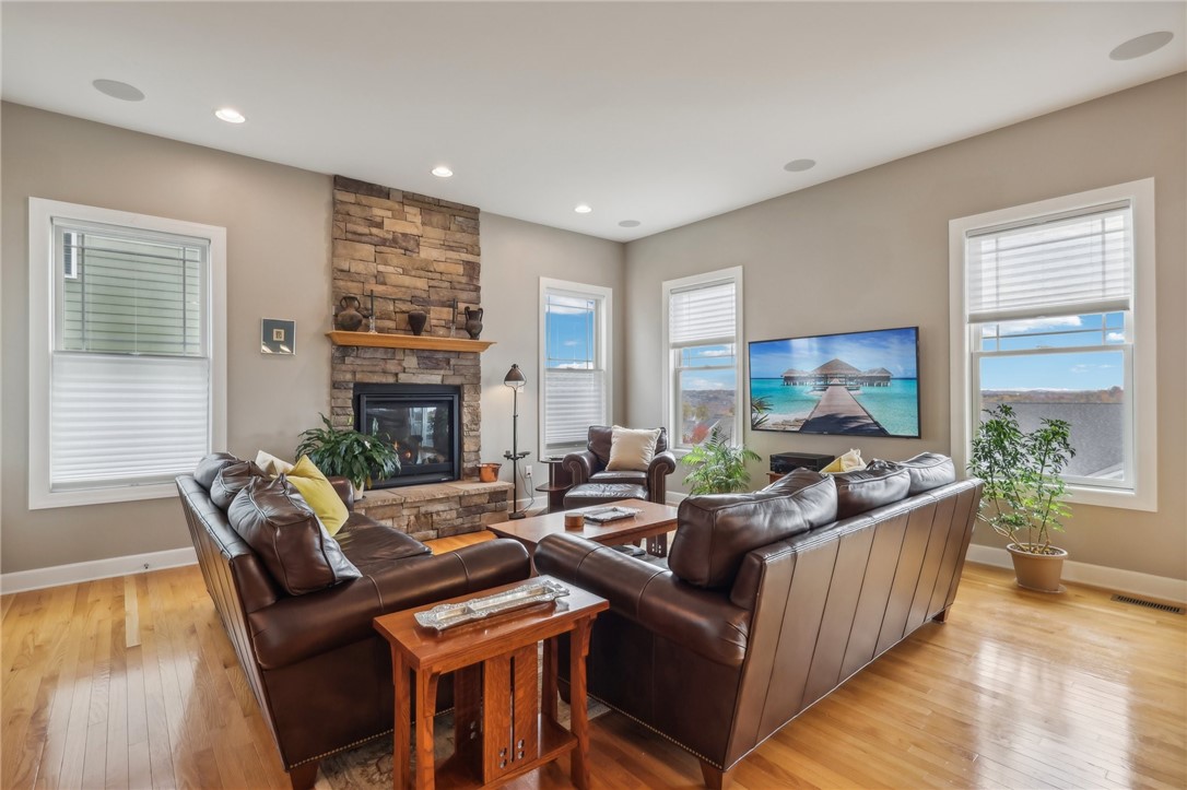 1282 Newbury Highland