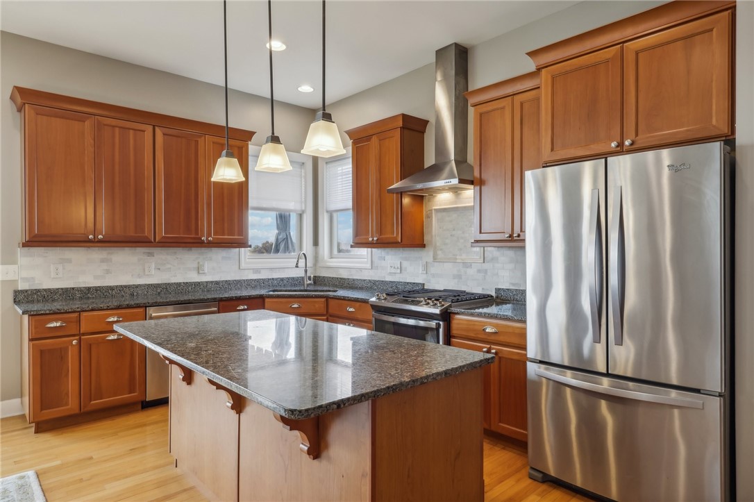 1282 Newbury Highland