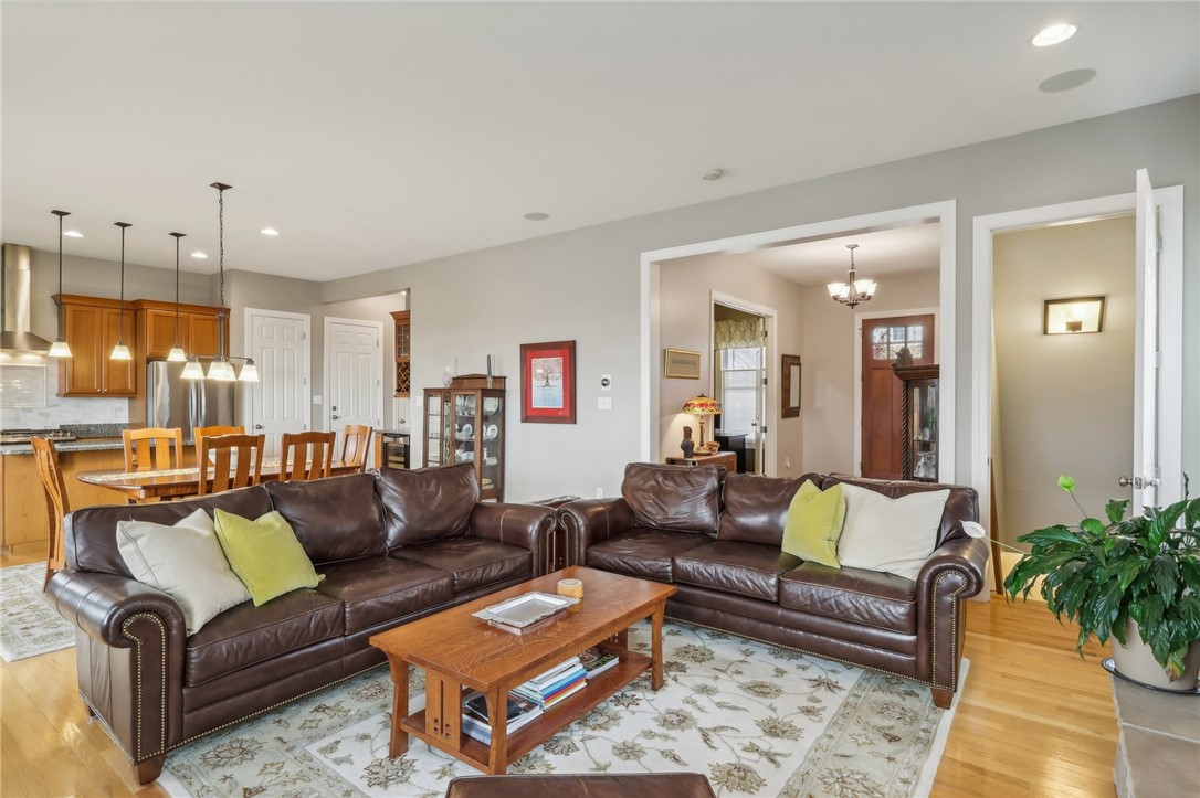 1282 Newbury Highland