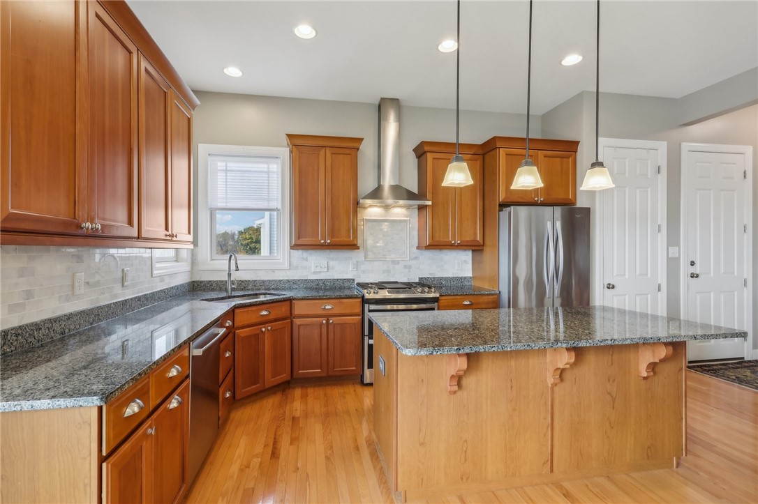 1282 Newbury Highland