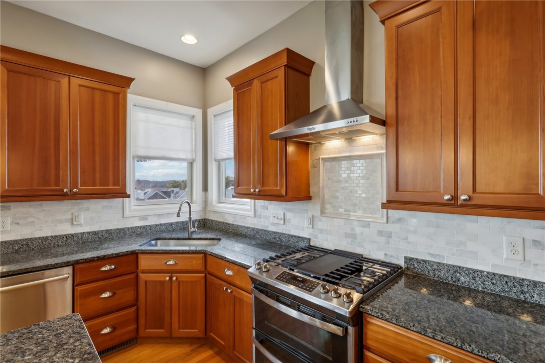 1282 Newbury Highland