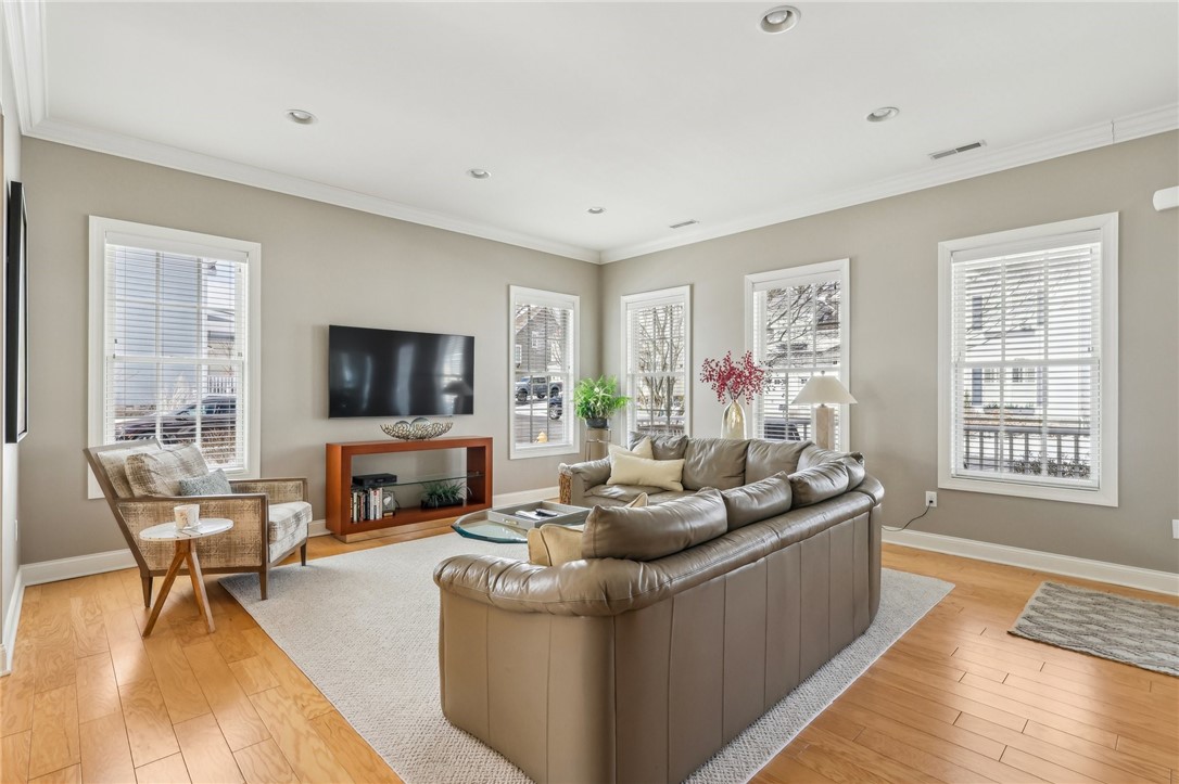 1241 Newbury Highland