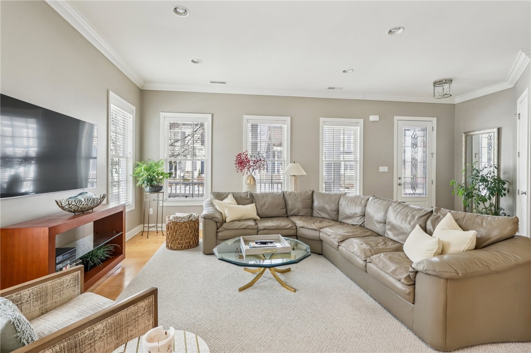 1241 Newbury Highland