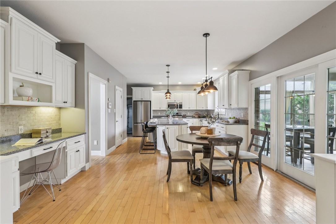 2100 Crestwood Drive