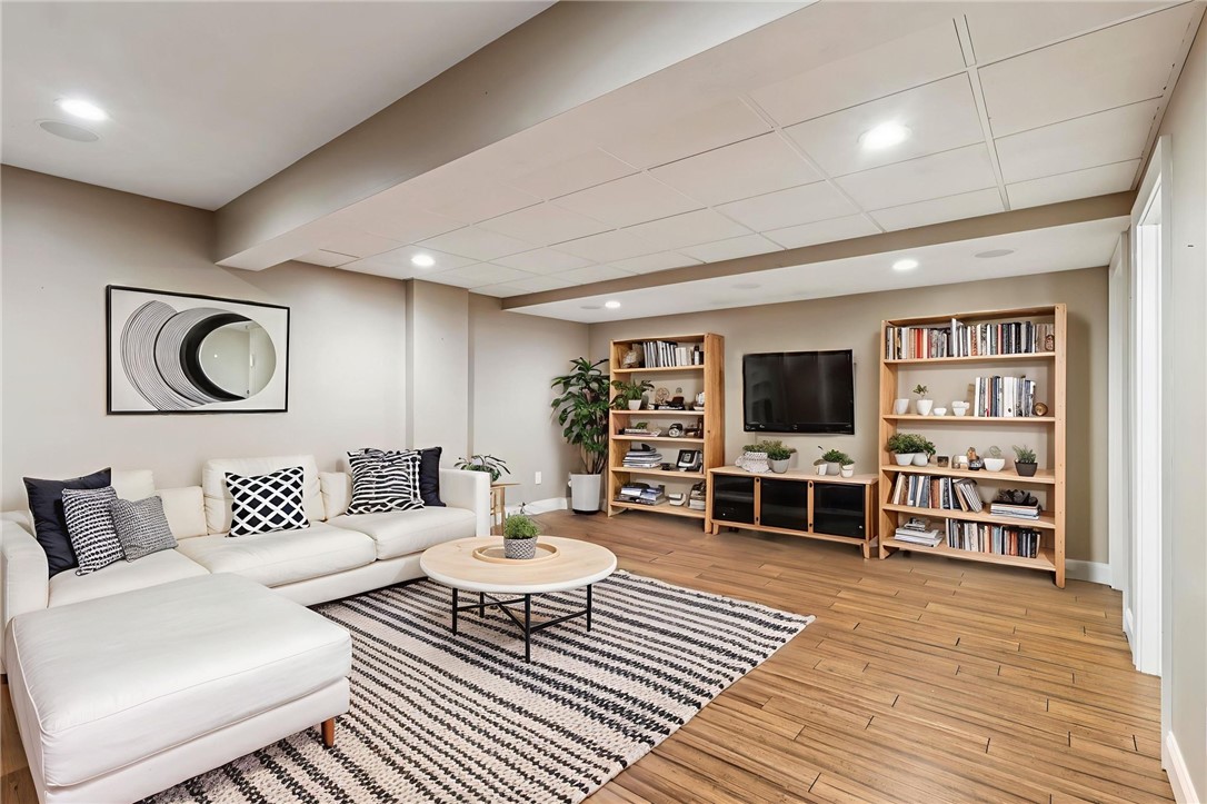 2100 Crestwood Drive