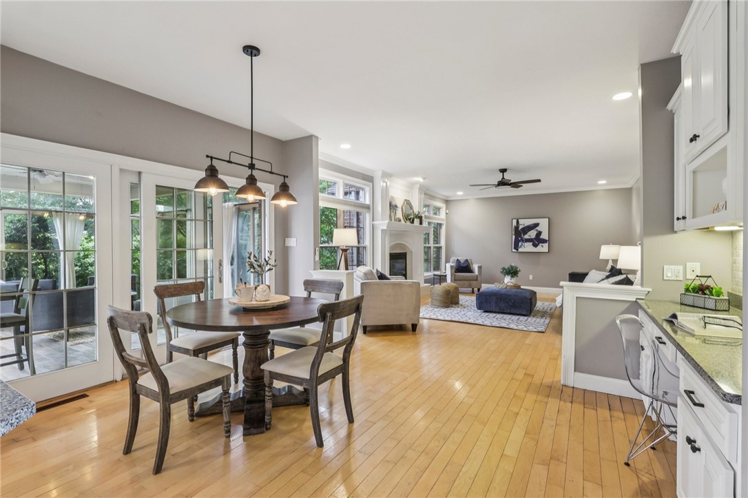 2100 Crestwood Drive