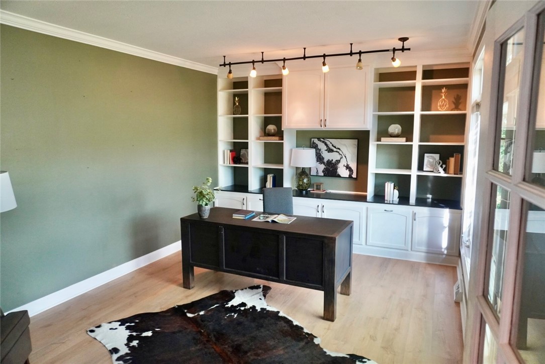 2100 Crestwood Drive