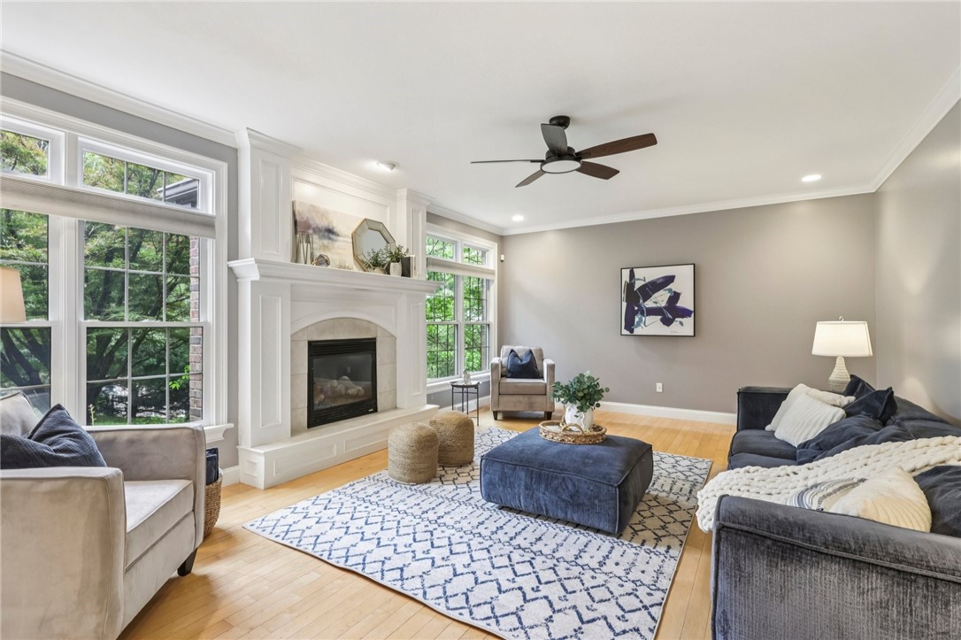 2100 Crestwood Drive