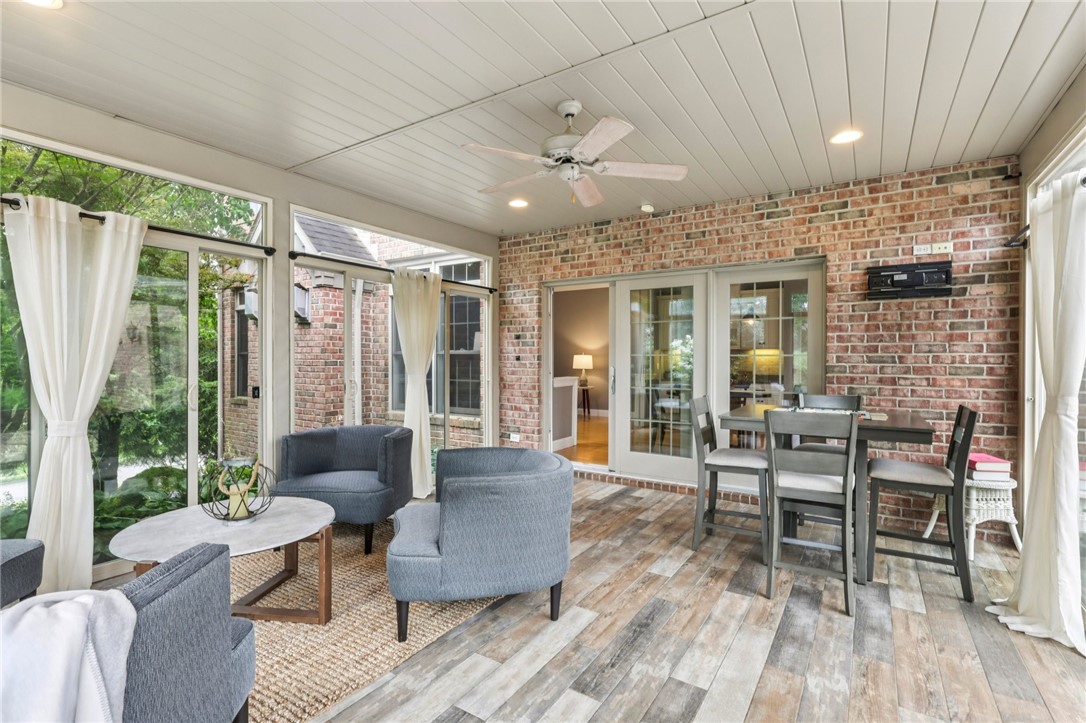 2100 Crestwood Drive