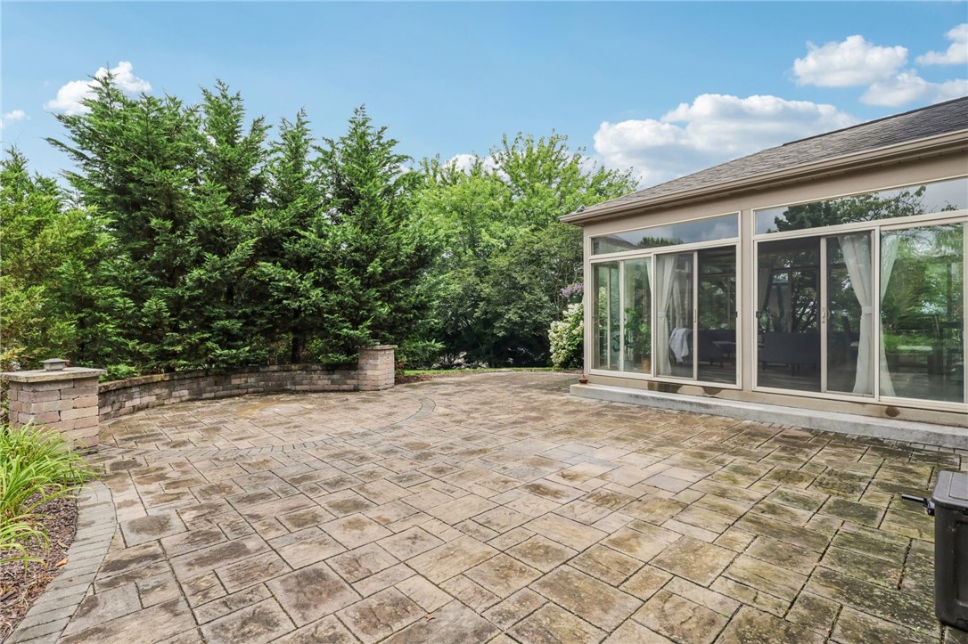 2100 Crestwood Drive