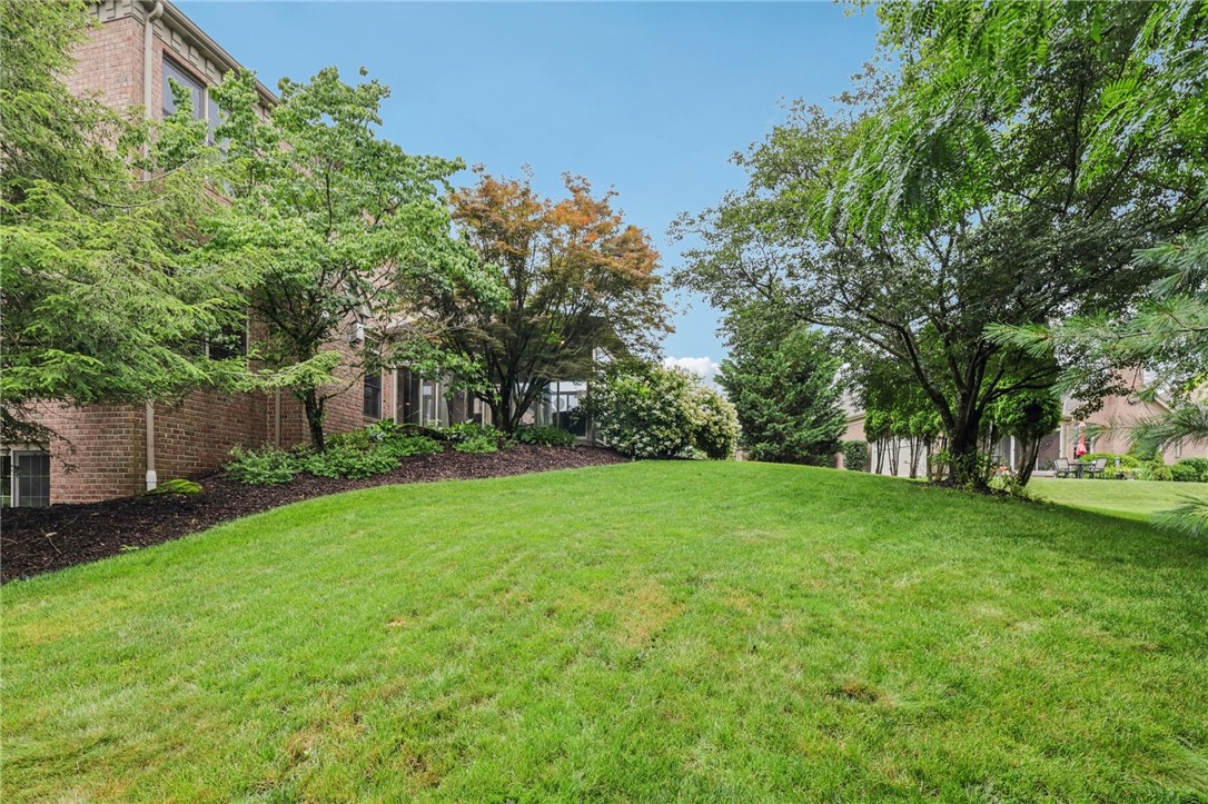 2100 Crestwood Drive