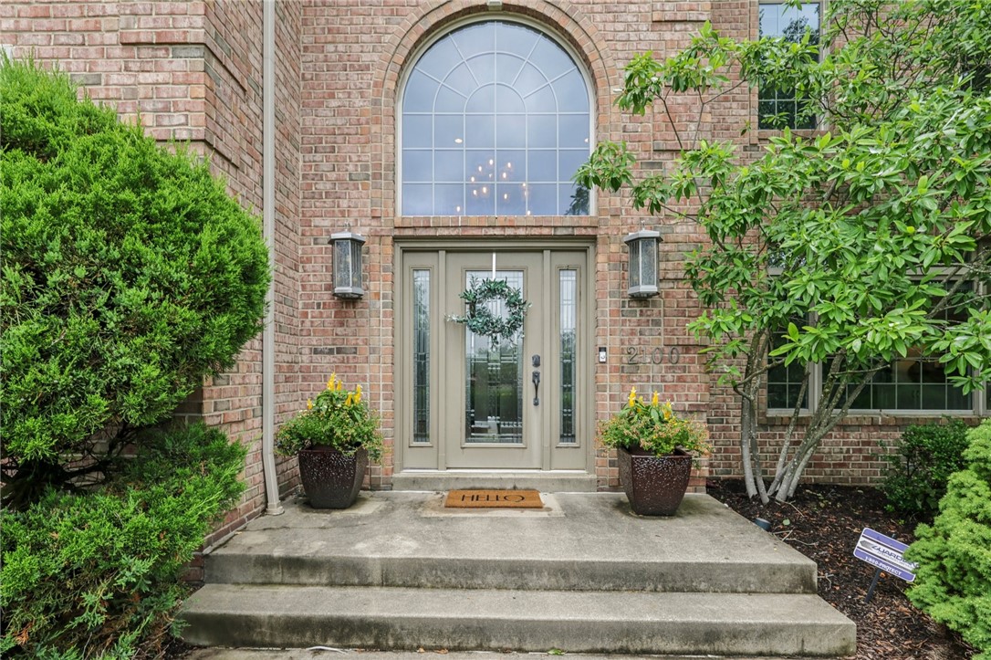 2100 Crestwood Drive