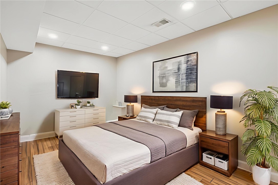 2100 Crestwood Drive