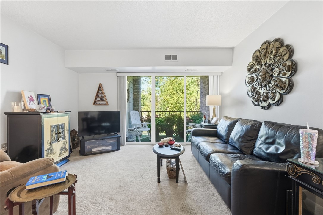 2160 Greentree Rd 801W