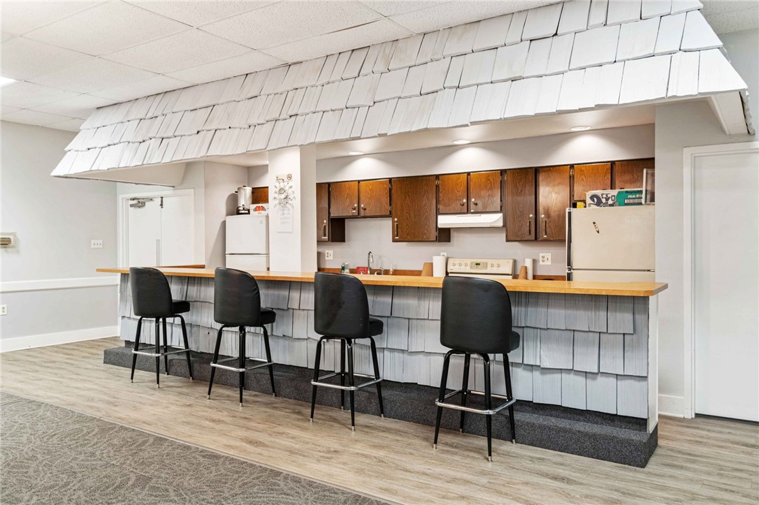 2160 Greentree Rd 801W