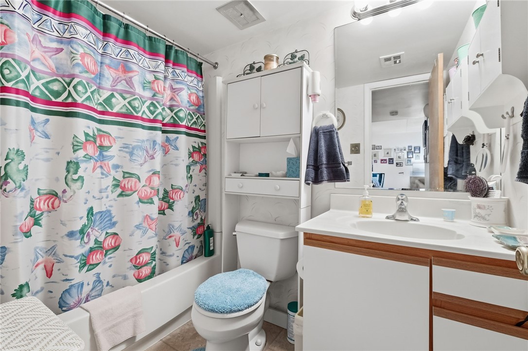 2160 Greentree Rd 801W