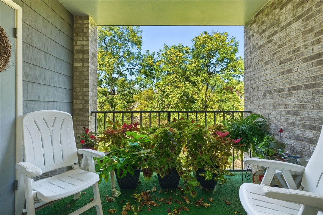 2160 Greentree Rd 801W