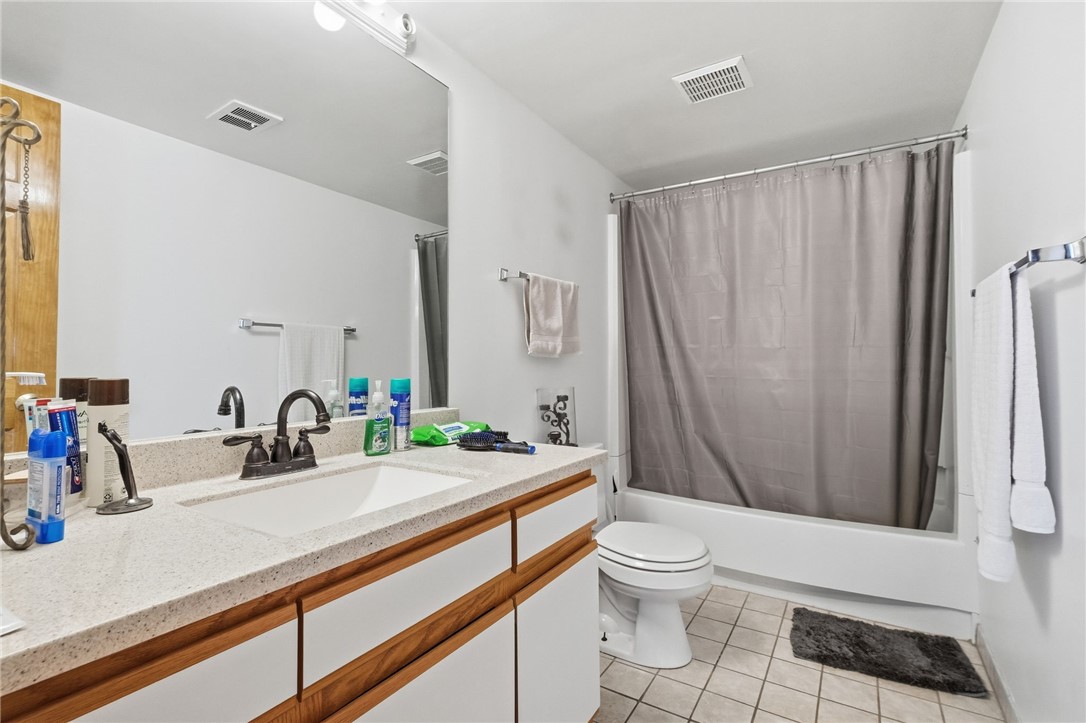 2120 Greentree Rd 703E