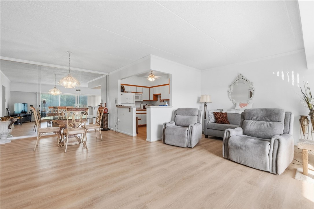 2120 Greentree Rd 703E