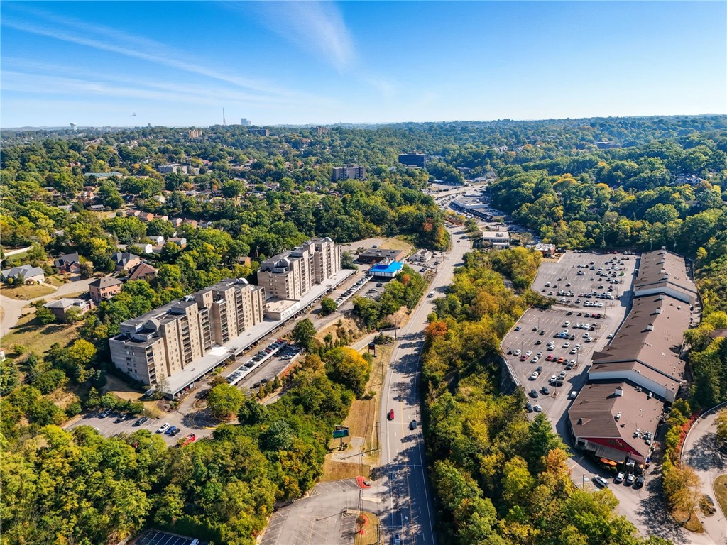 2120 Greentree Rd 703E