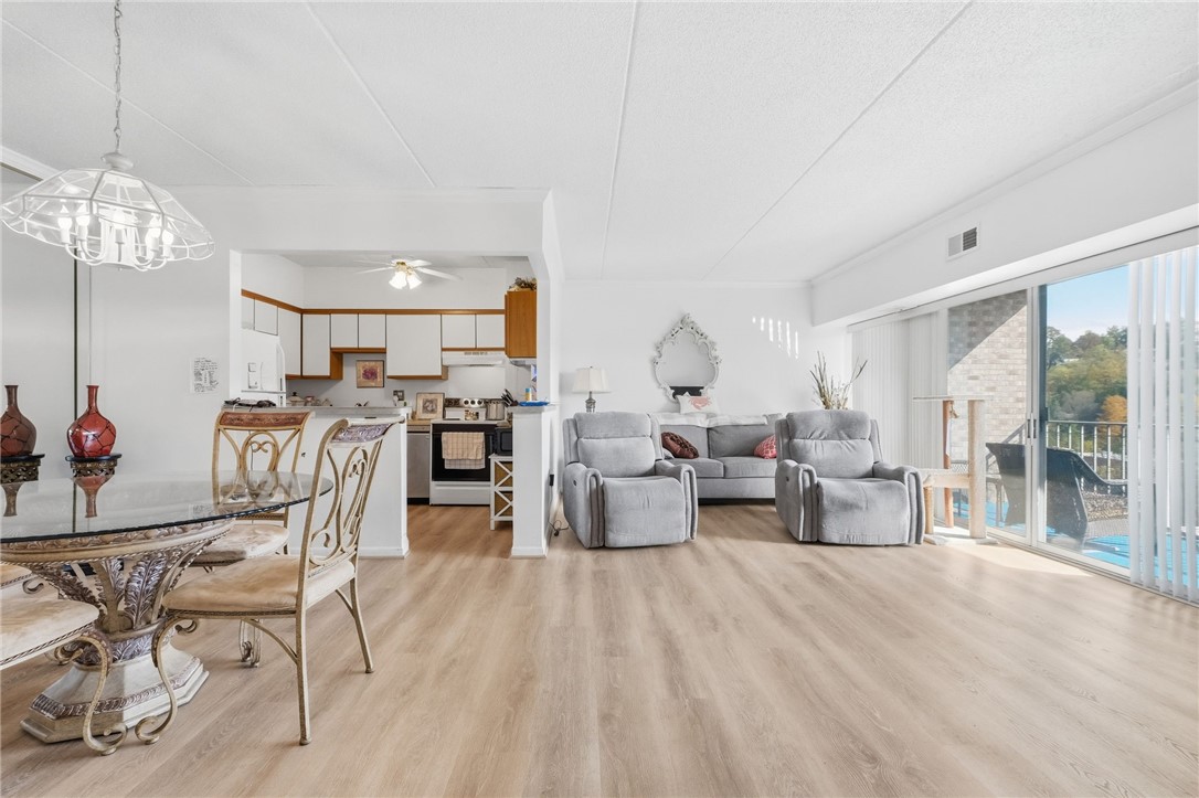 2120 Greentree Rd 703E