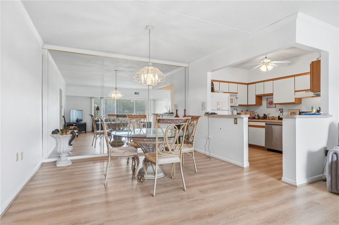 2120 Greentree Rd 703E