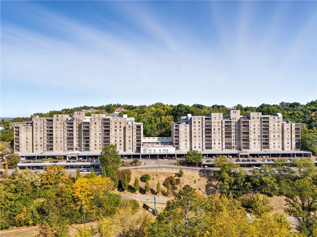 2120 Greentree Rd 703E