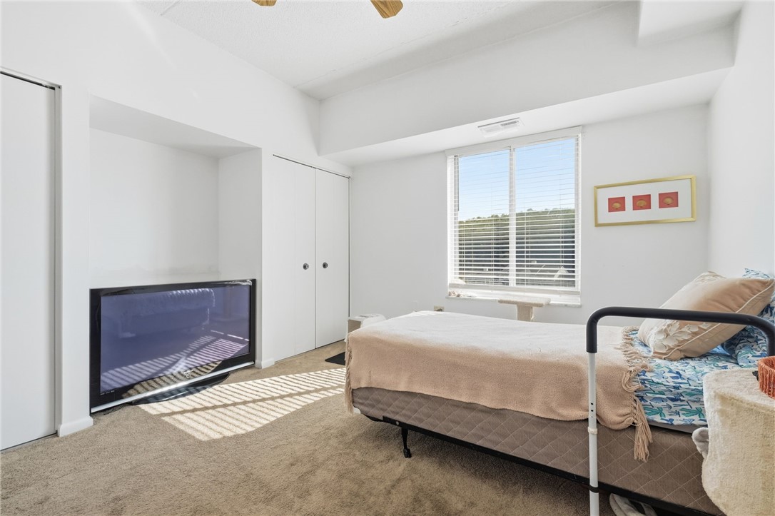 2120 Greentree Rd 703E