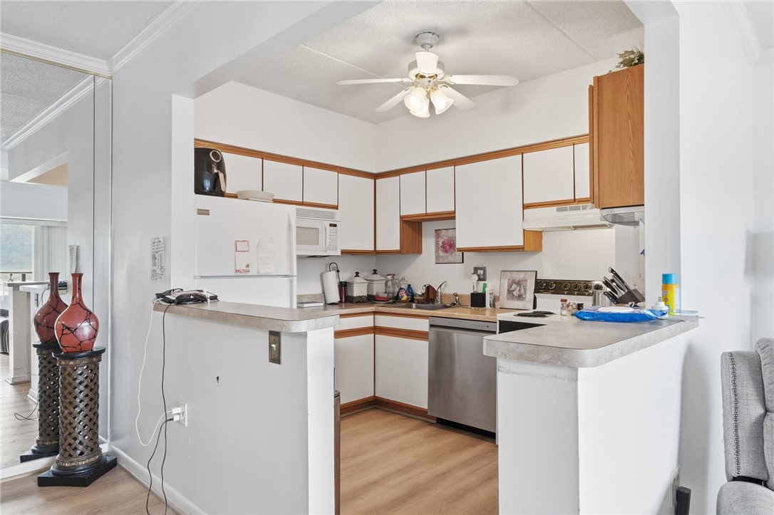 2120 Greentree Rd 703E