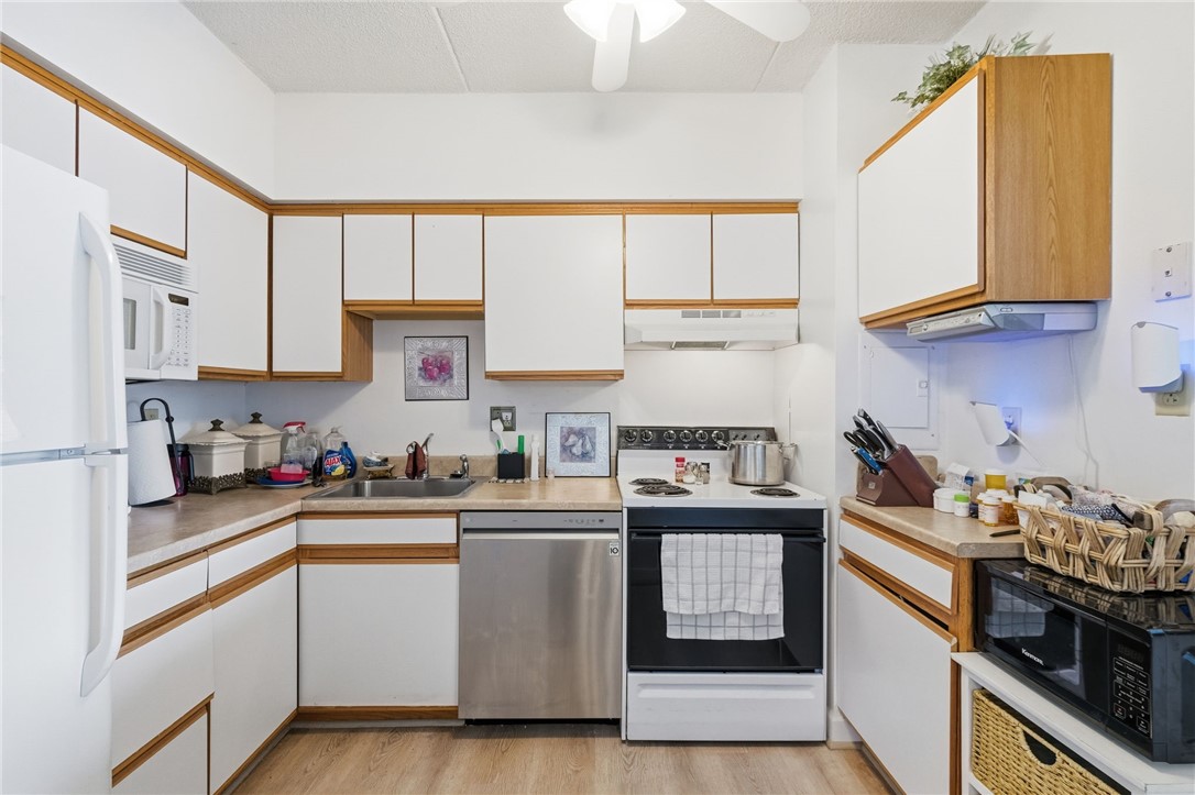 2120 Greentree Rd 703E