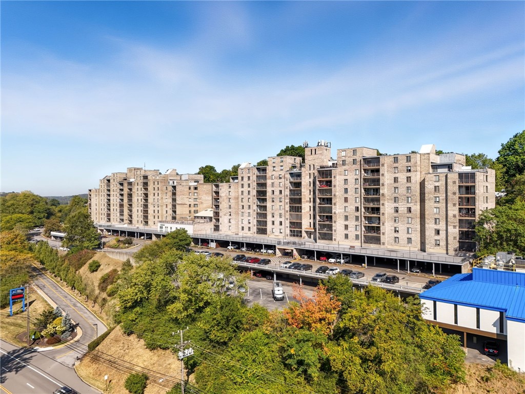 2120 Greentree Rd 703E