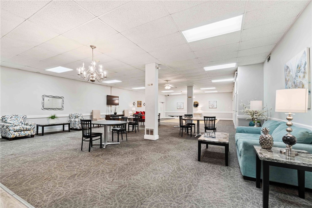 2120 Greentree Rd 703E