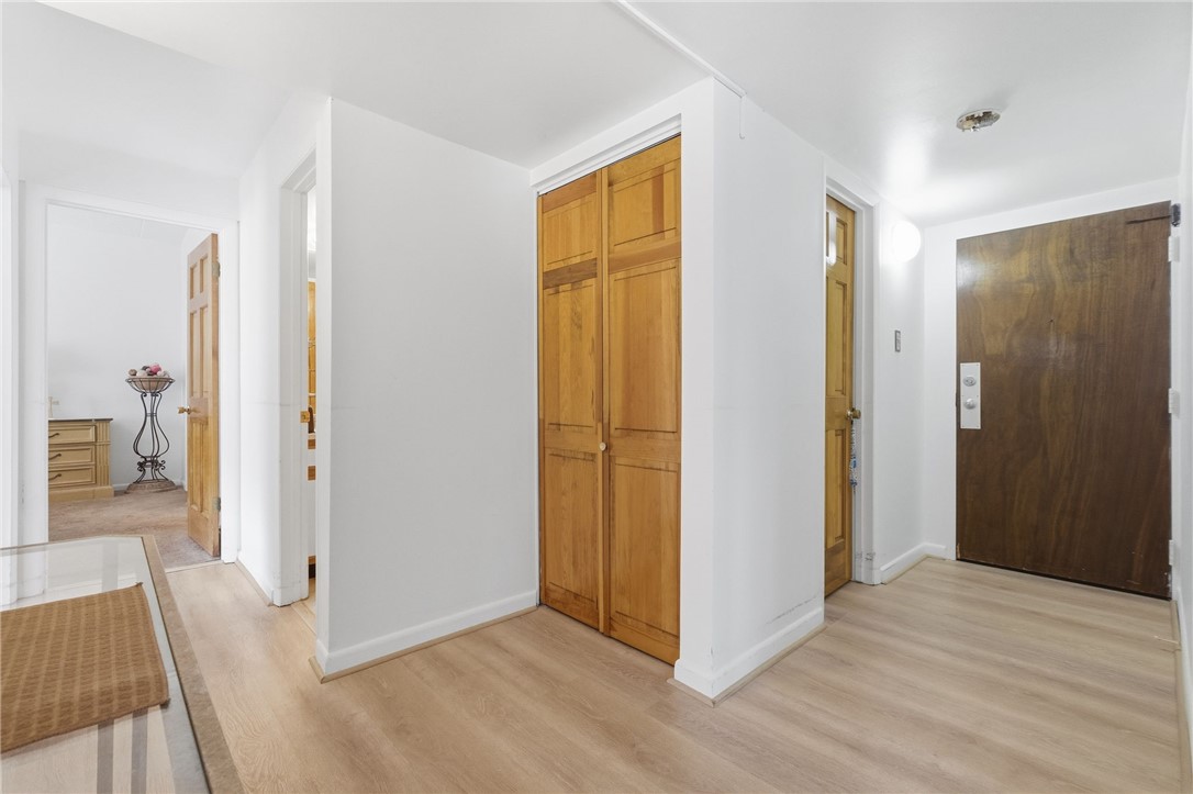 2120 Greentree Rd 703E