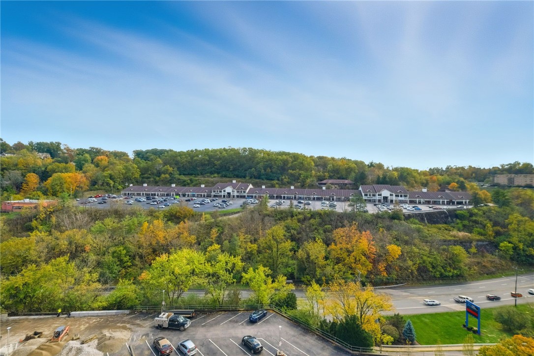 2120 Greentree Rd 703E