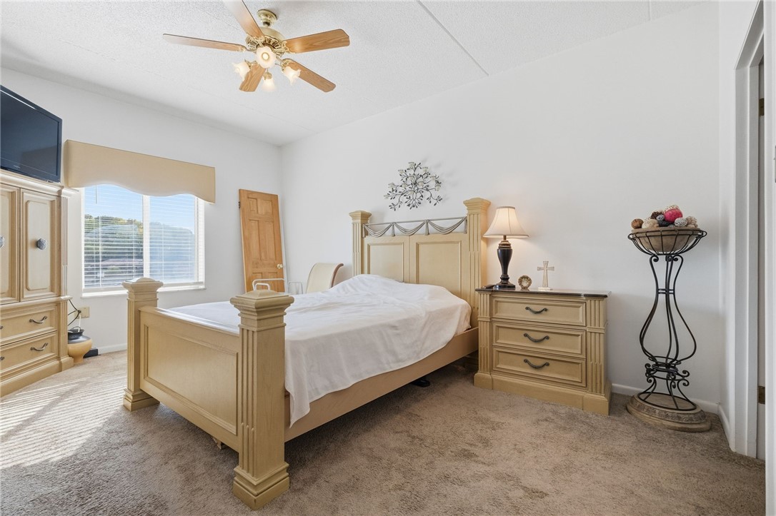 2120 Greentree Rd 703E