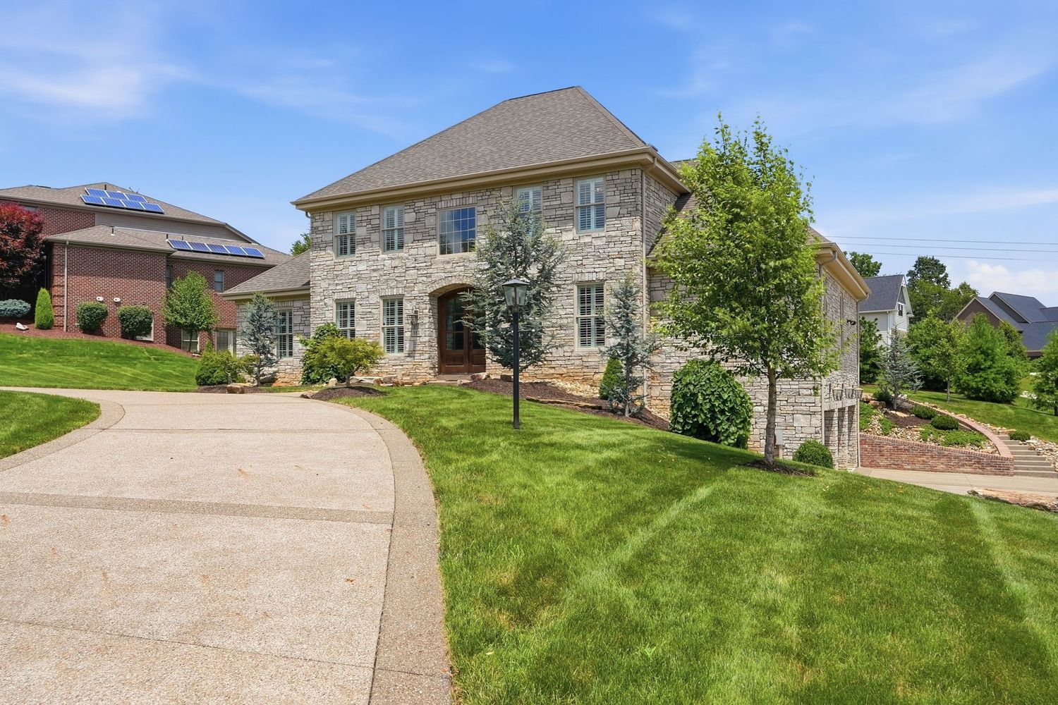 112 Hardwood DRIVE