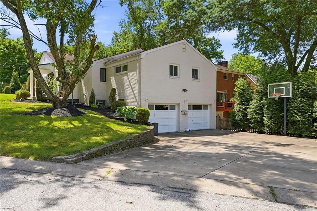 824 Foxland Drive