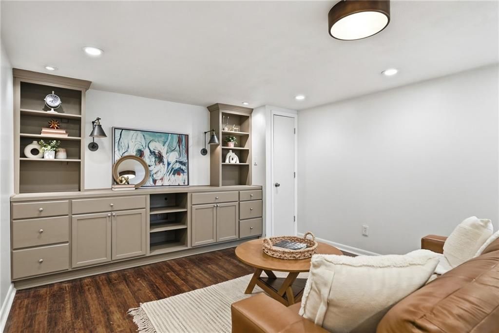 824 Foxland Drive