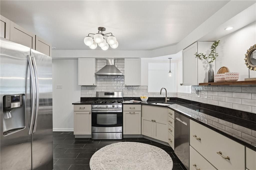 824 Foxland Drive