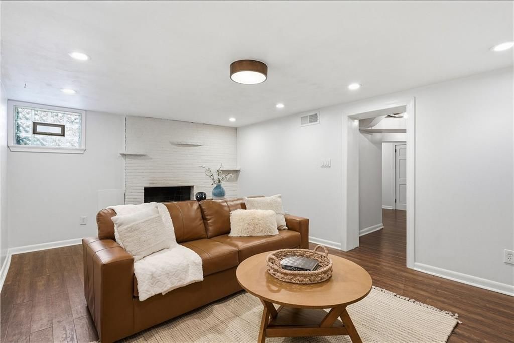 824 Foxland Drive