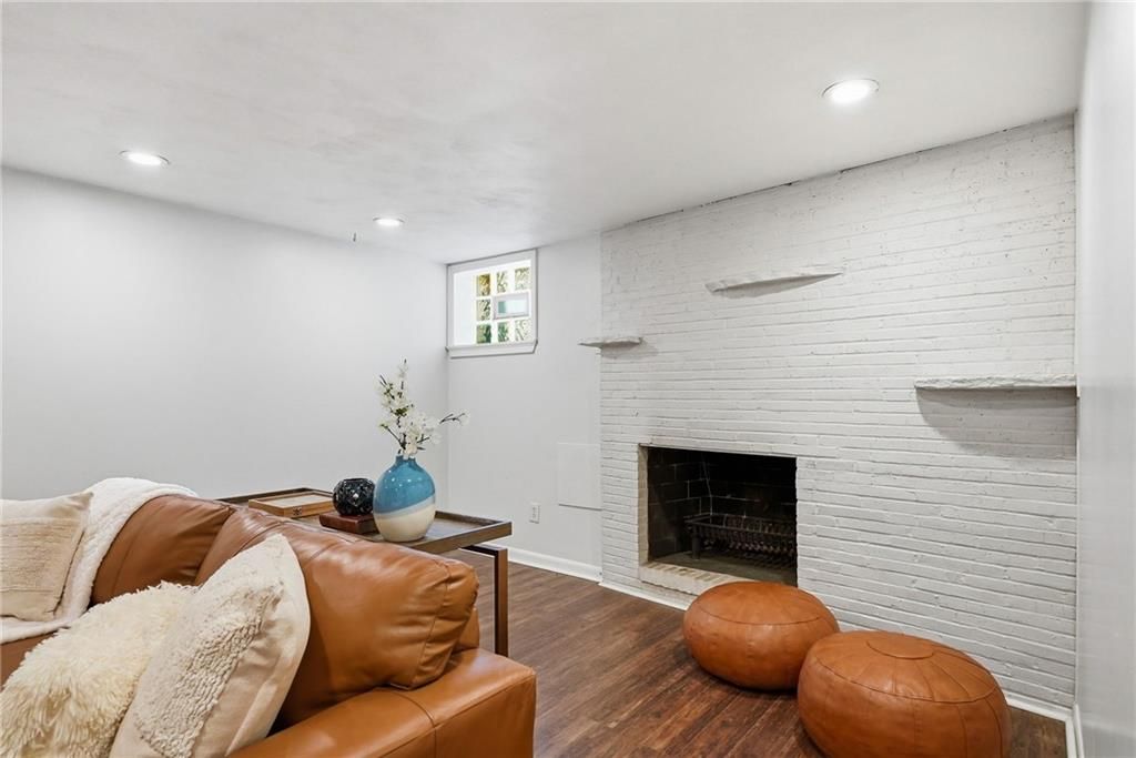 824 Foxland Drive