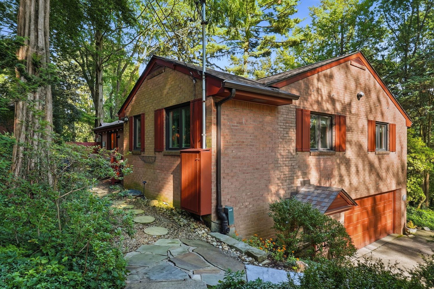 1067 Summer Place