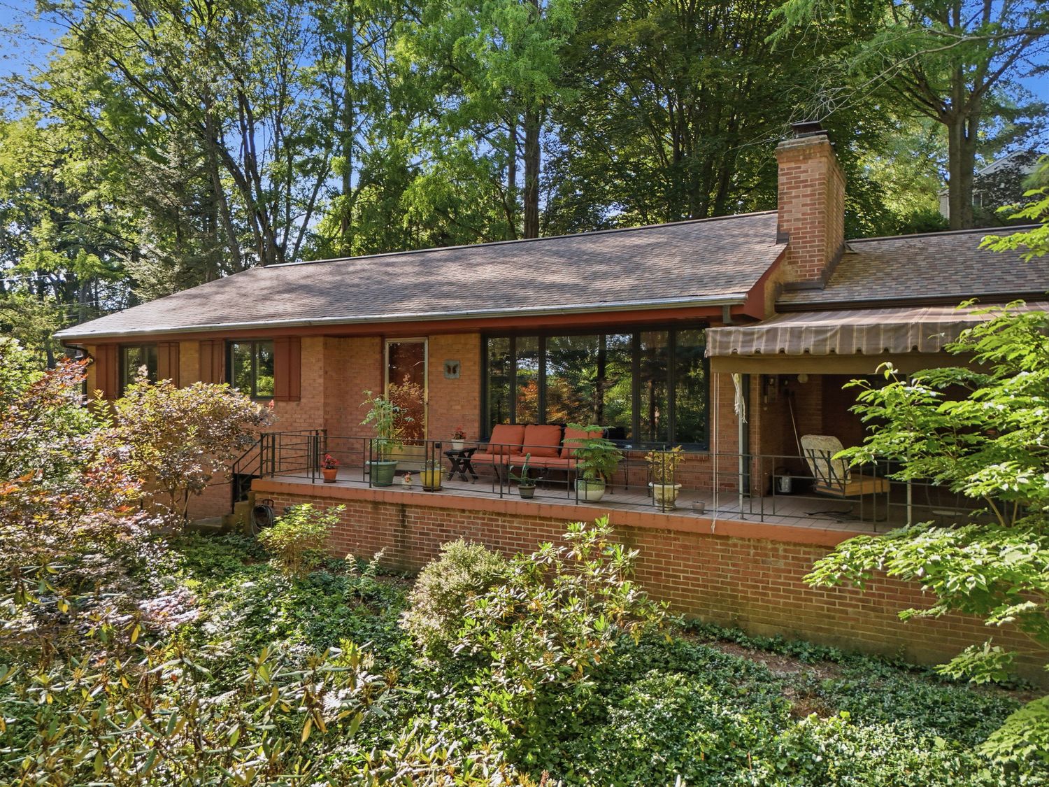 1067 Summer Place