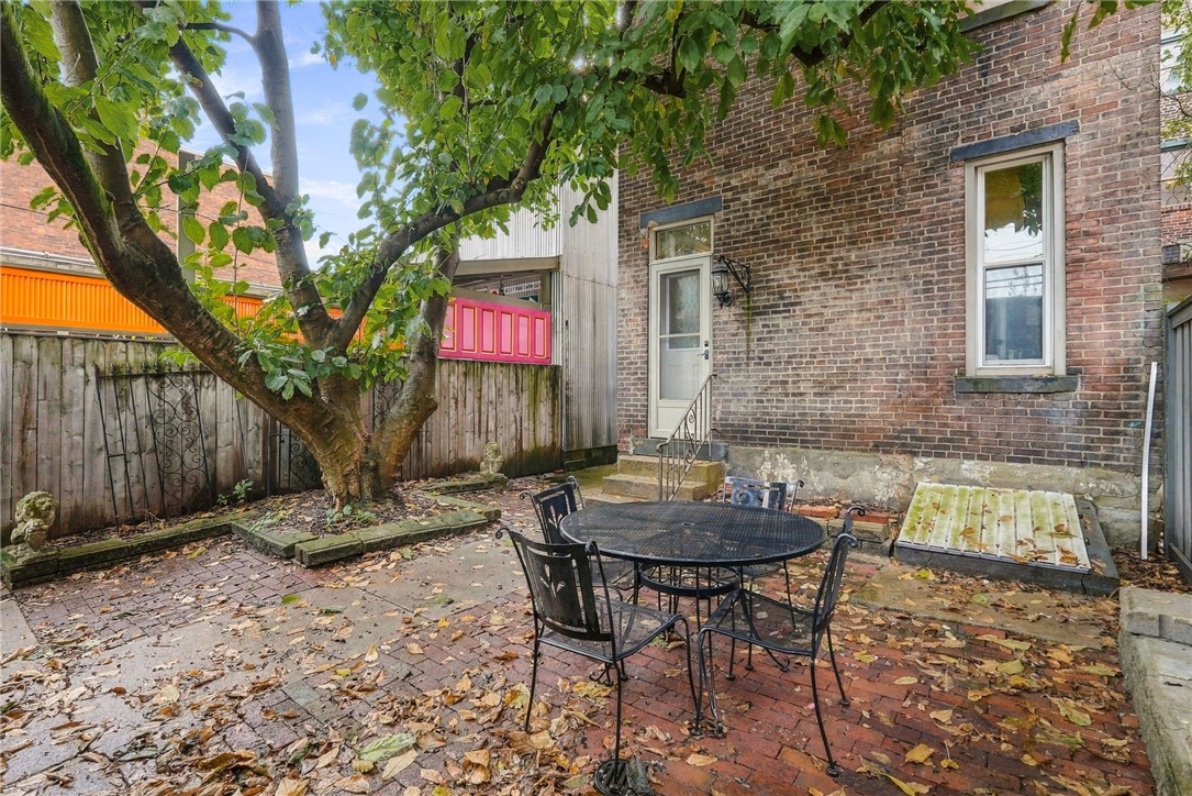 2315 Sarah Street