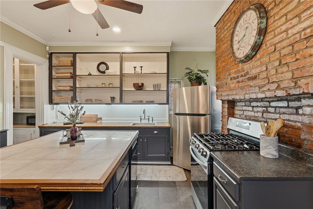 2315 Sarah Street