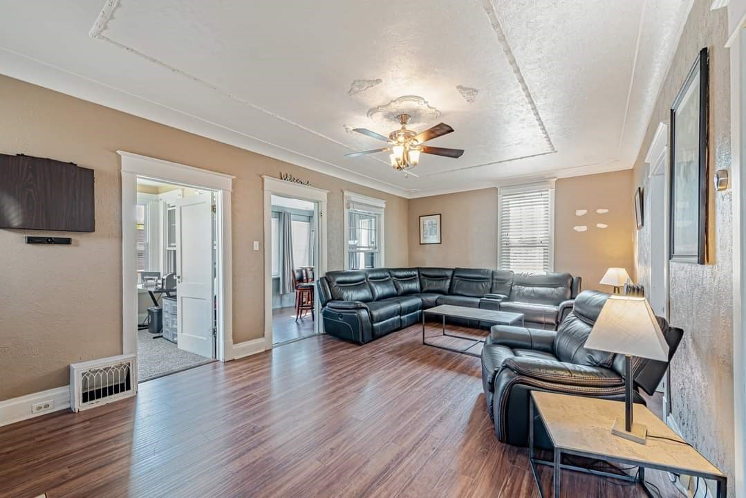 1134 Lincoln Way
