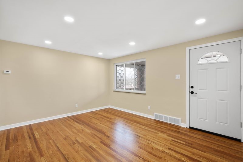 1008 Burbank Rd