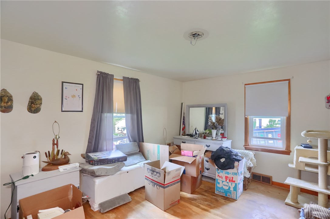 73 Webster Ave